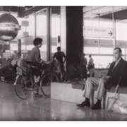 Photo du film de John Lvoff La salle de bain (1989) d’après le roman éponyme de Jean-Philippe Toussaint, paru en 1985.